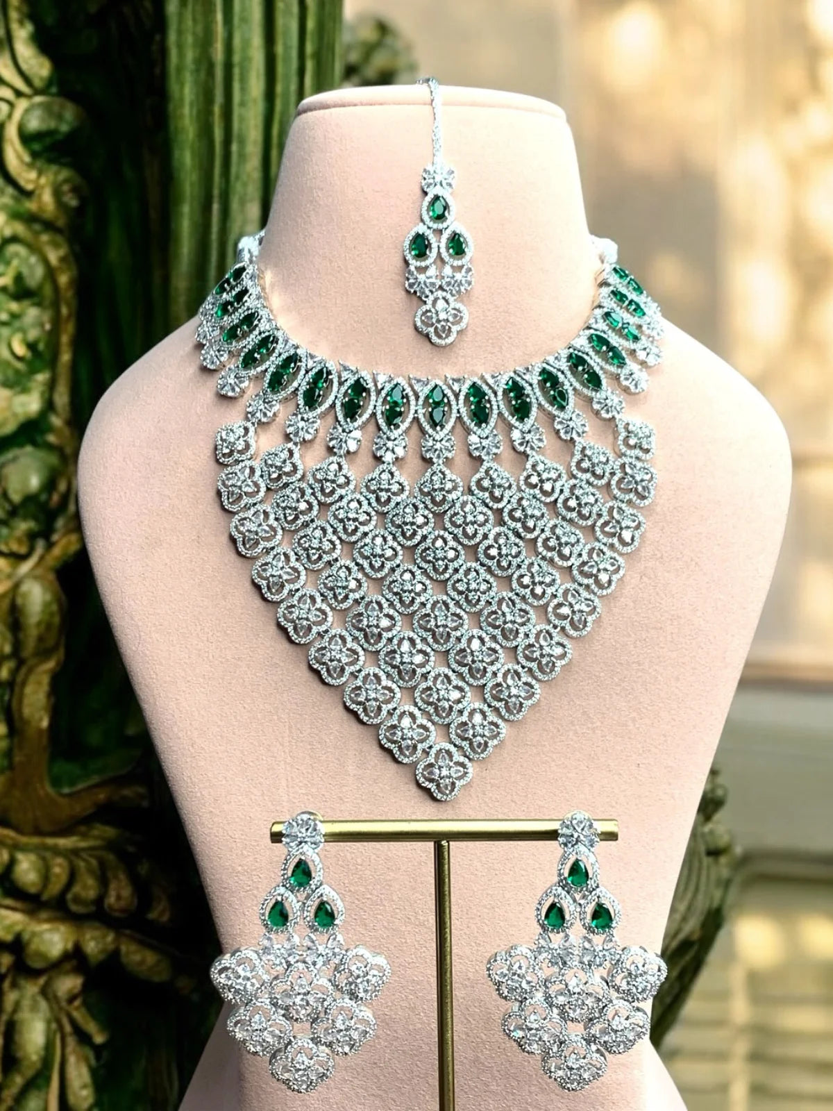 Silver-toned Emerald green and White stone necklace set